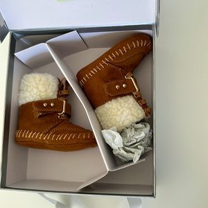 Stuart Weizman Baby Luge Boots size 1